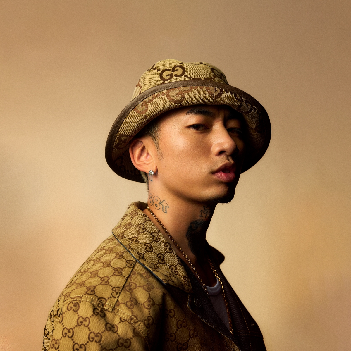 【派歌新发行】马思唯 & 艾志恒《狗咬狗》,飞奔而驰在一条没有终点的跑道,用音乐开启新的赛道。 - 街声